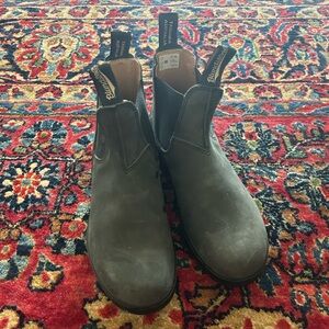 Women’s black Blundstone boots size 9.